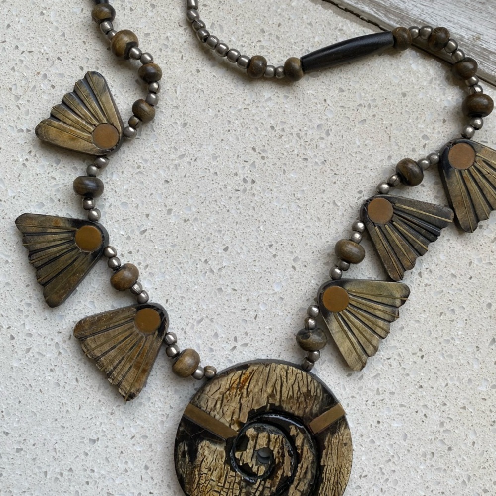 Elegant Black and Gold Necklace